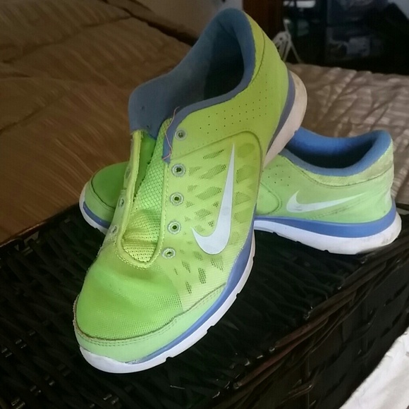 Womans size7.5 Nike TR4 running shoes!