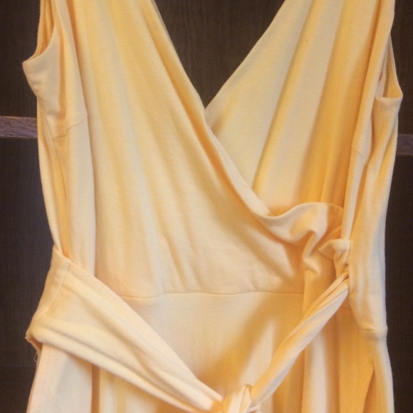 Bright yellow cotton wrap dress - Picture 2 of 4
