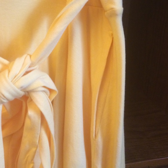 Bright yellow cotton wrap dress - Picture 3 of 4
