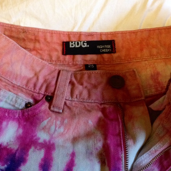 🌀BDG tie dye high waisted denim shorts - Picture 3 of 4