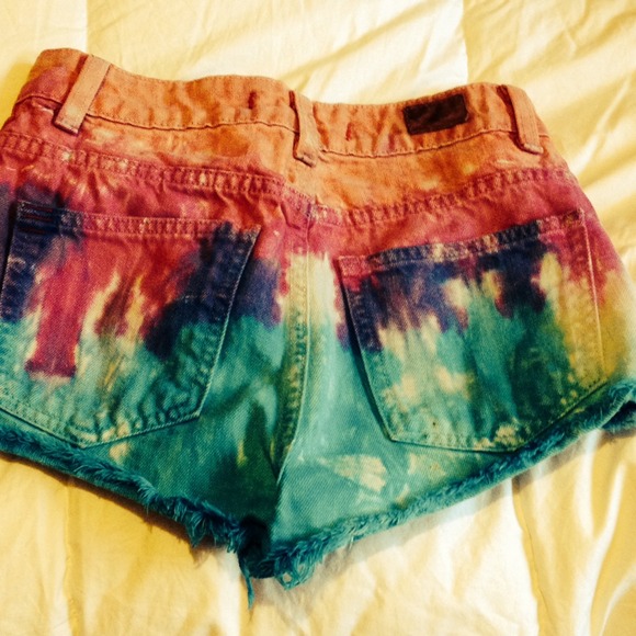 🌀BDG tie dye high waisted denim shorts - Picture 4 of 4