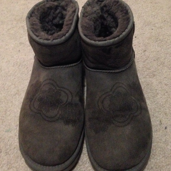LIMITED EDITION Short GREY UGGS KIMONO DRAGON