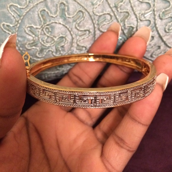 Beautiful Shimmery Gold bracelet