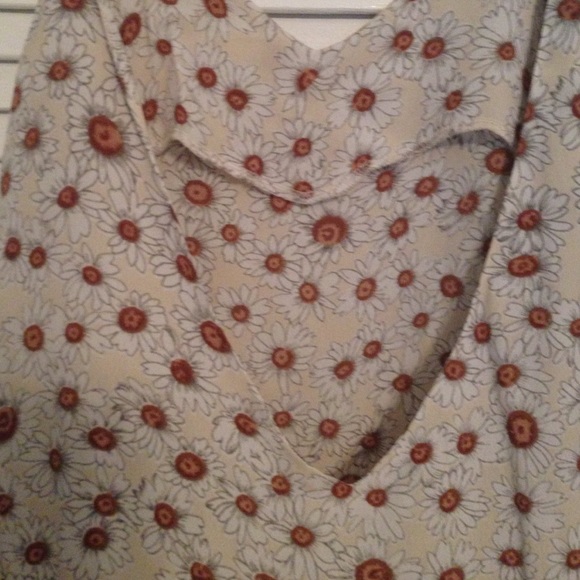 Lynette in daisy print - Picture 3 of 3