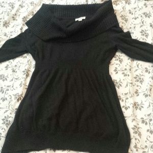 Long black sleeve maternity shirt