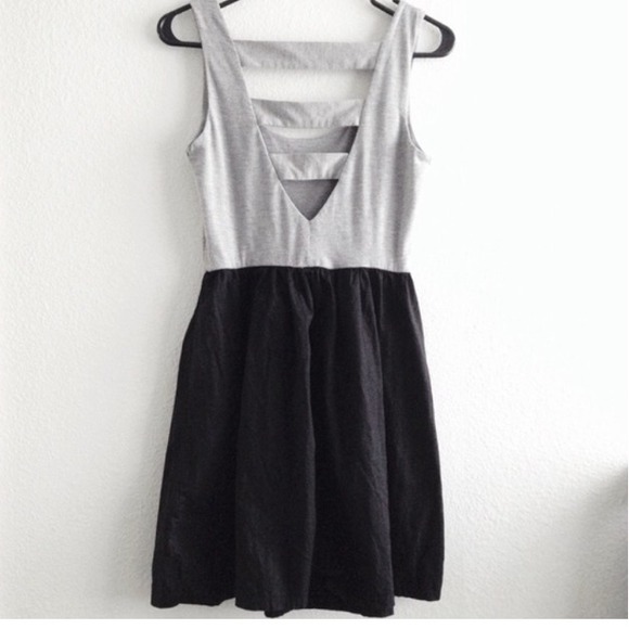 Dresses & Skirts - flash sale🔻cage back dress