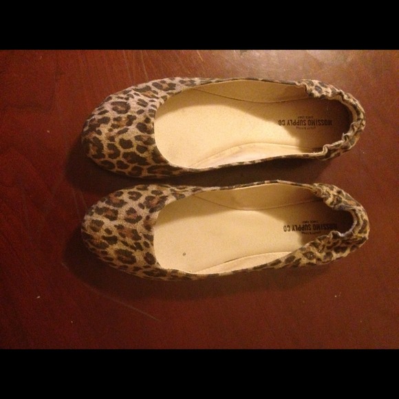 Leopard print flats