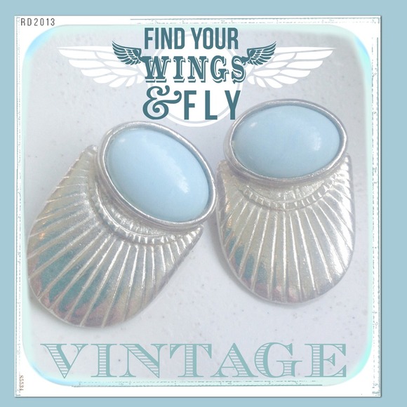 Gorgeous Vintage post earrings - Picture 2 of 2