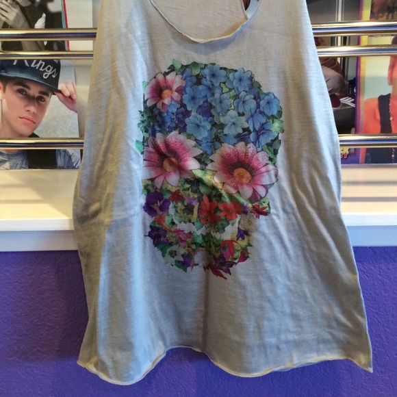 SOLD ❌ ❌ Floral skull oversized grey tank top