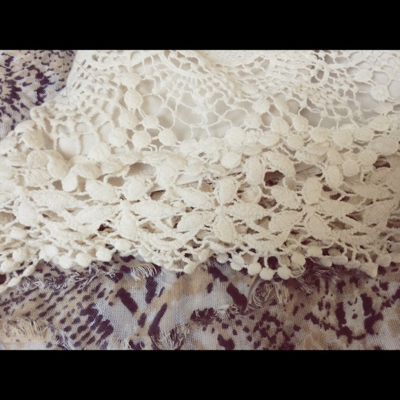 ✳️ SALE Urban outfitters lace shorts