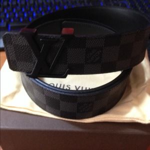Louis Vuitton men belt. 32-36