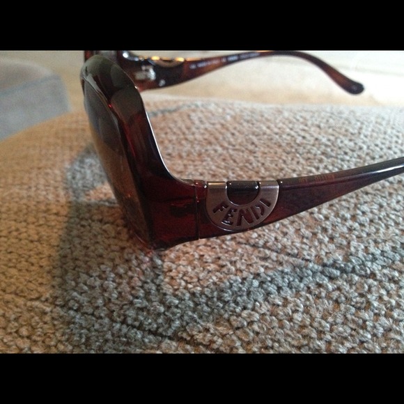 🌟REDUCED🌟 Authentic FENDI sunglasses. 😎 - Picture 3 of 4