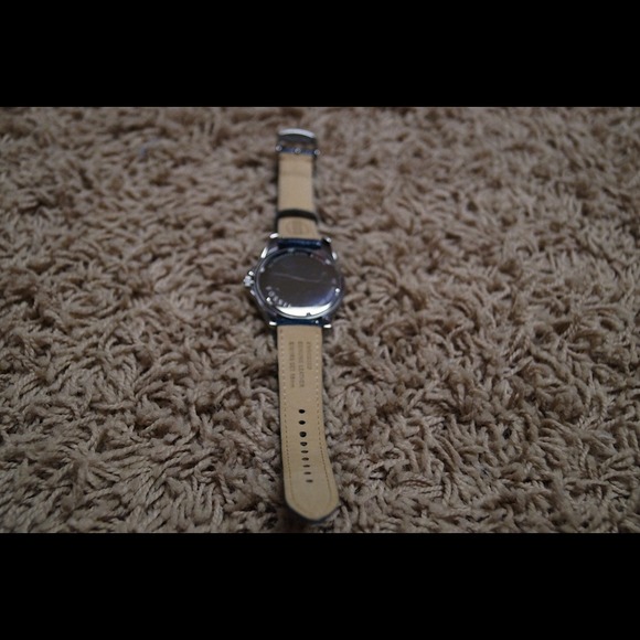 Fossil Riley Watch with 3 extra bands!! - Picture 2 of 4