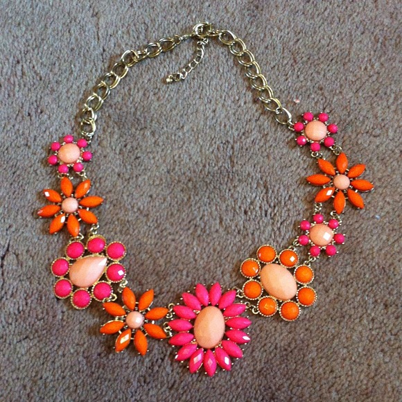 Francesca's Collections Jewelry - ❌Sold❌ Francesca's Statement Necklace