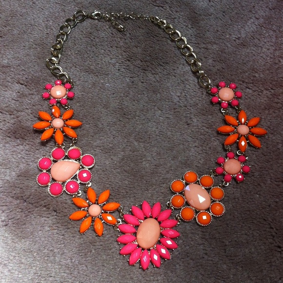 ❌Sold❌ Francesca's Statement Necklace - Picture 3 of 5