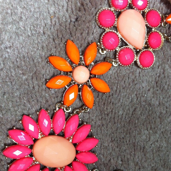 ❌Sold❌ Francesca's Statement Necklace - Picture 4 of 5