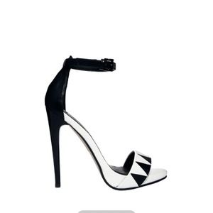 Black and white pump