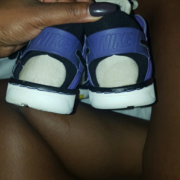 Nikes - Picture 3 of 4