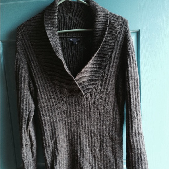 GAP SWEATER!