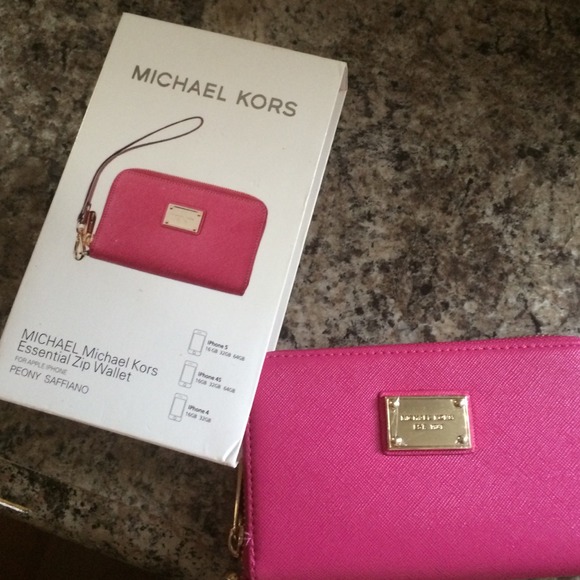 Michael kors zip wallet