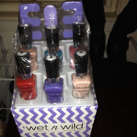 BRAND NEW Nail Polish Set