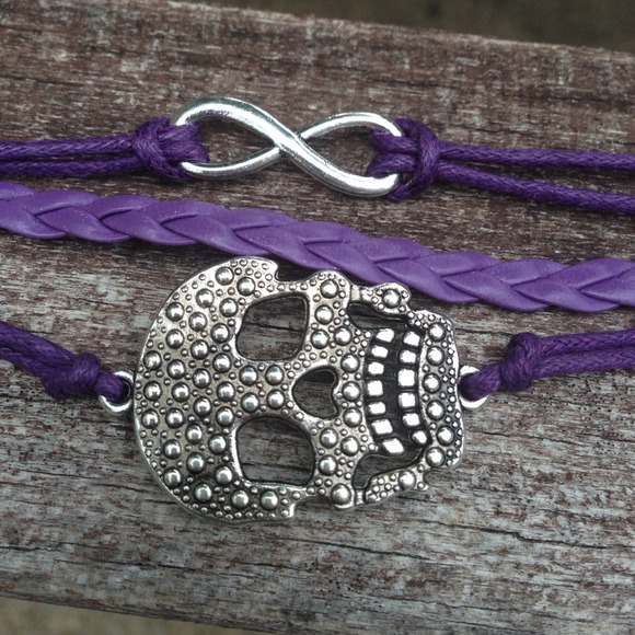 Skull Bracelet❌SOLD❌ - Picture 2 of 3