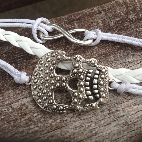 Skull Bracelet❌SOLD❌ - Picture 3 of 3