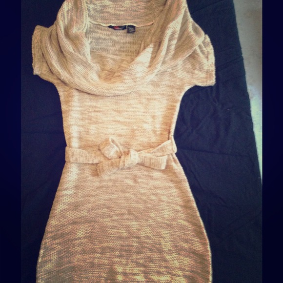 Long short sleeved sweater