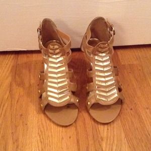Carrini Beige Leather Sandals with Gold Size 8