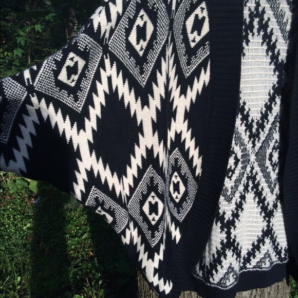 Forever 21 Batwing Aztec Knit Sweater - Picture 2 of 4