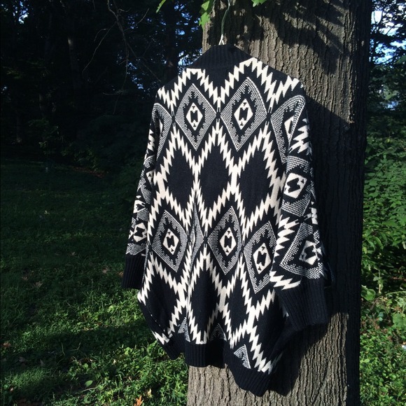 Forever 21 Batwing Aztec Knit Sweater - Picture 3 of 4