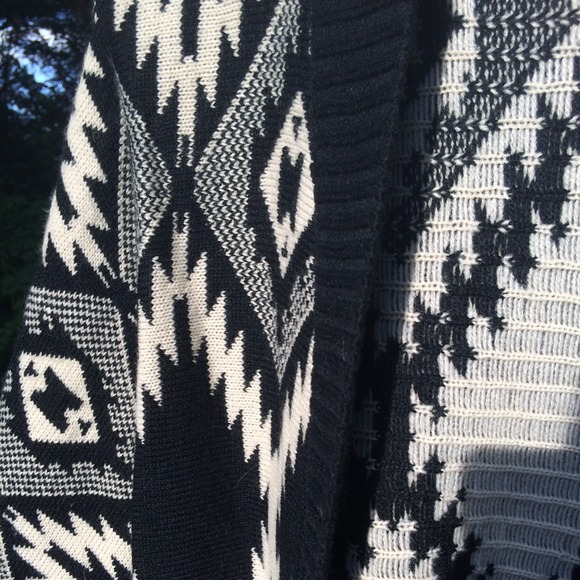 Forever 21 Batwing Aztec Knit Sweater - Picture 4 of 4