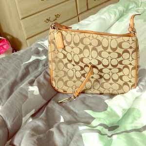 A coach purse used no tears