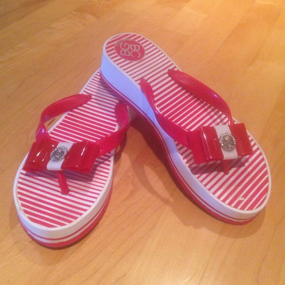 BRAND NEW BCBG flip flops