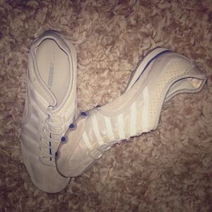 Sketchers lace less tennis shoes