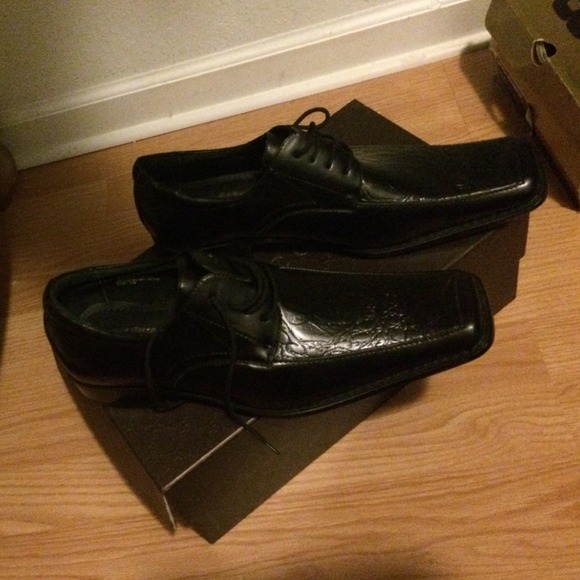 Shoes never worn - Picture 1 of 4