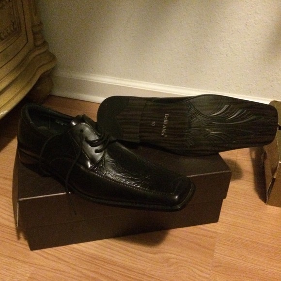 Shoes never worn - Picture 2 of 4