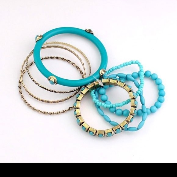 ❤HP❤ Multilayer Venetian Pearl Bracelet SOLD - Picture 2 of 4