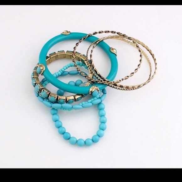 ❤HP❤ Multilayer Venetian Pearl Bracelet SOLD - Picture 4 of 4