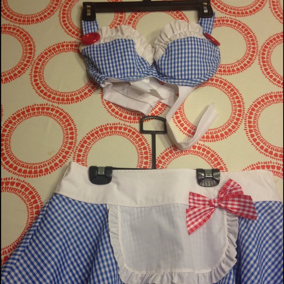 Dorothy Halloween costume plaid skirt