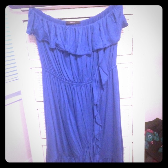 Strapless blue ruffled dress