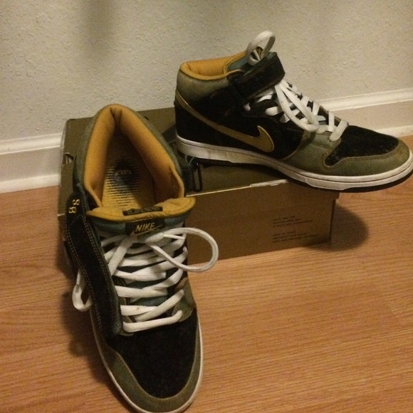 Sneaker - Picture 2 of 4