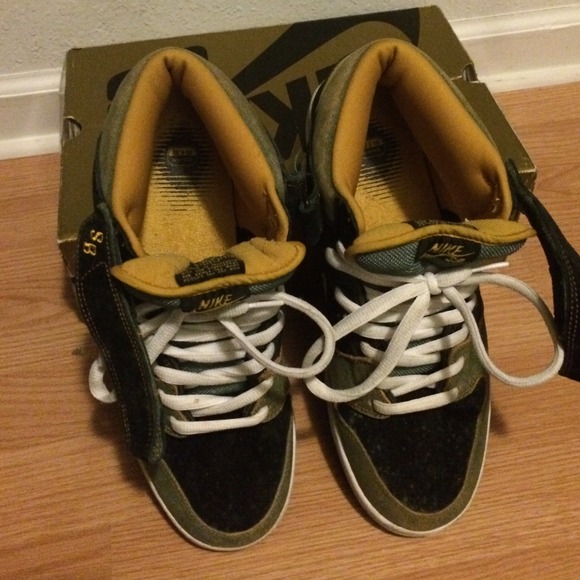 Sneaker - Picture 4 of 4