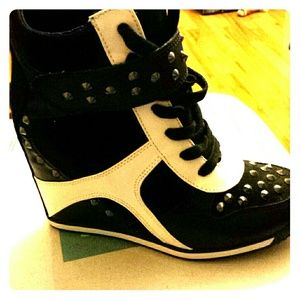 Retro sneaker wedges with black studs