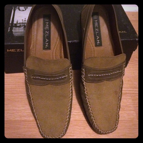 Shoes - Picture 1 of 4