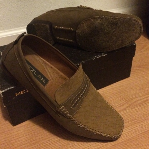 Shoes - Picture 3 of 4