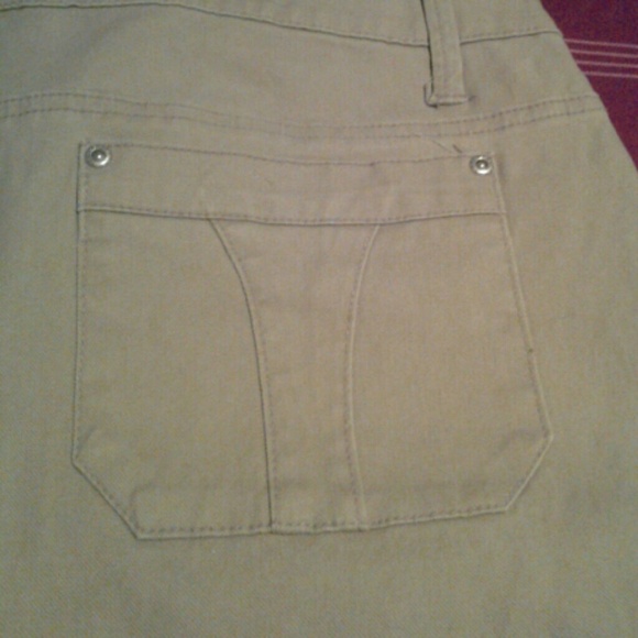 Capris - Picture 3 of 3