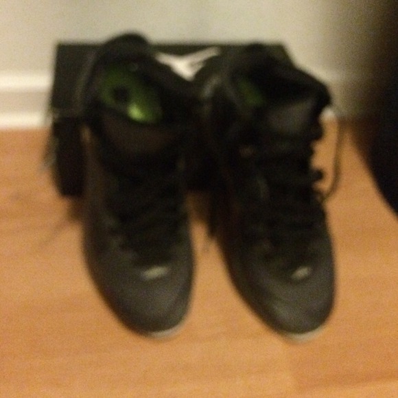 Worn once - Picture 2 of 4