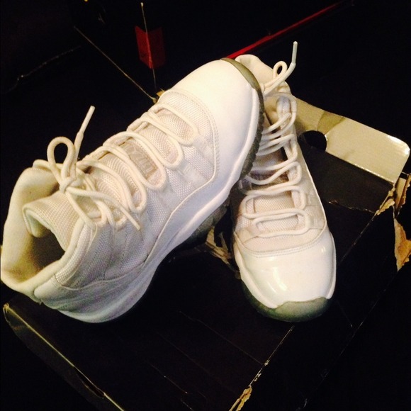 Jordan 11's size 4