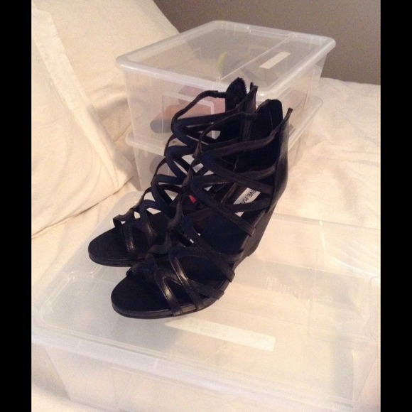 NEW. Steve Madden wedges